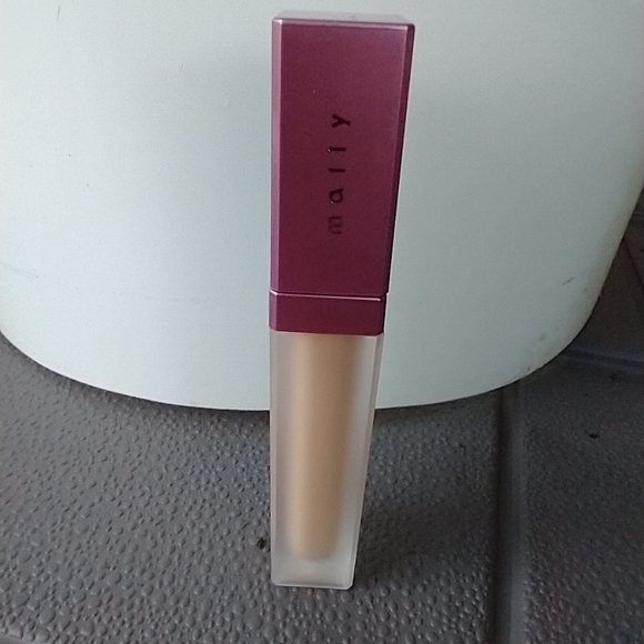 Mally makeup instant erase concealer medium. - Picture 2 of 3